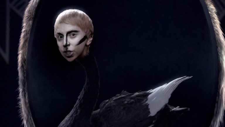 lady-gaga-applause-video